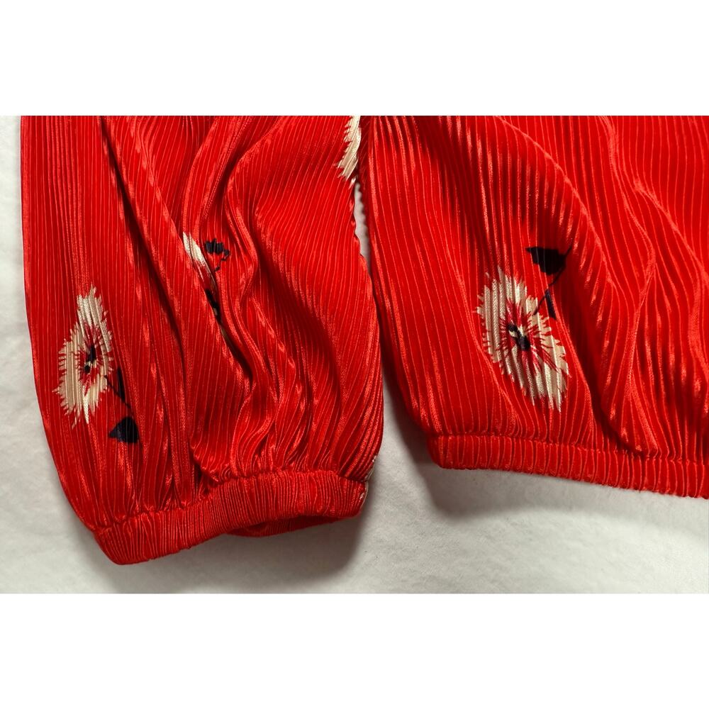 ASTR The Label Vneck Pleated Long Sleeve Surplice Blouse Red Floral SMALL - Picture 5 of 11